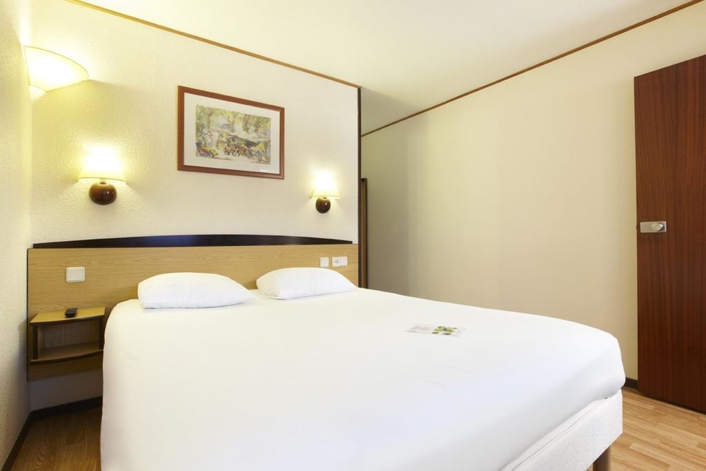 คัมปานีลโฮเต็ลแอนด์เรสเทอรอง เกาด้า Hotel เกาดา ภายนอก รูปภาพ